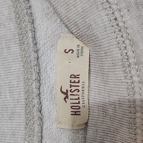 Hollister Women's Crewneck Sweater size small - Picture 3 of 3